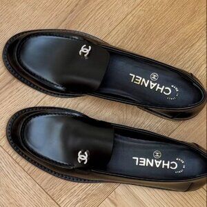 CHANEL Black Leather CC Flats Loafer Size EU 39.5